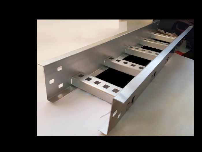 ESCALERA DE ALUMINIO PERFIL "Z"